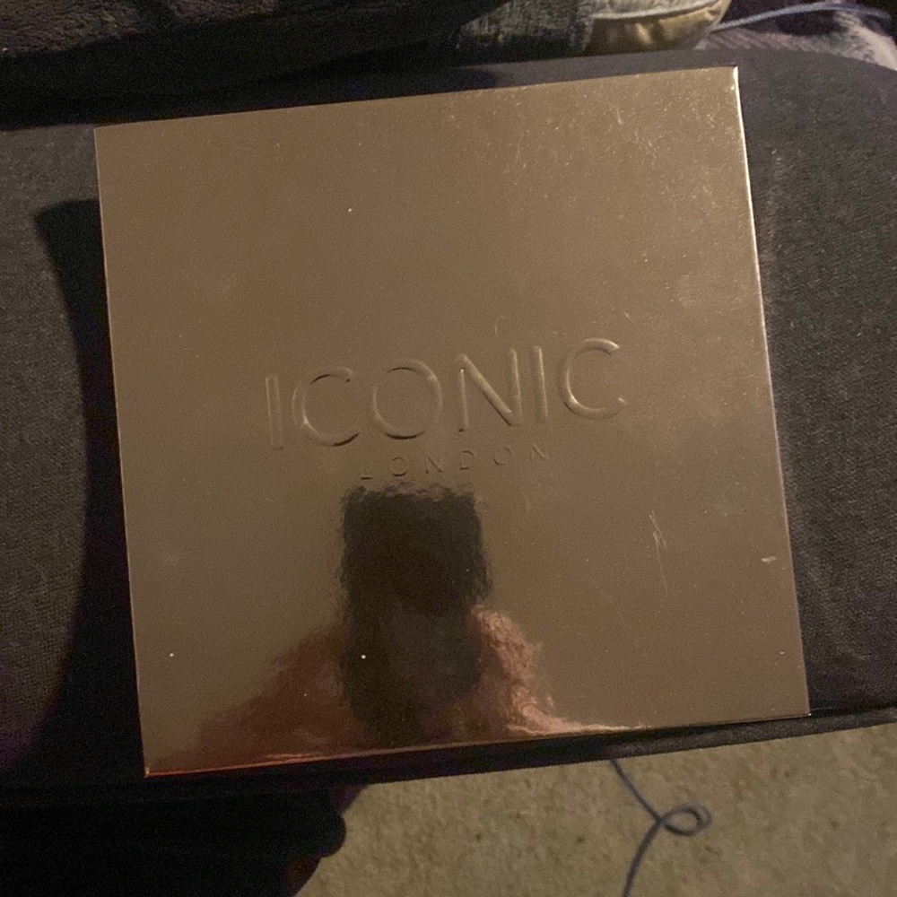Iconic London eyeshadow palette